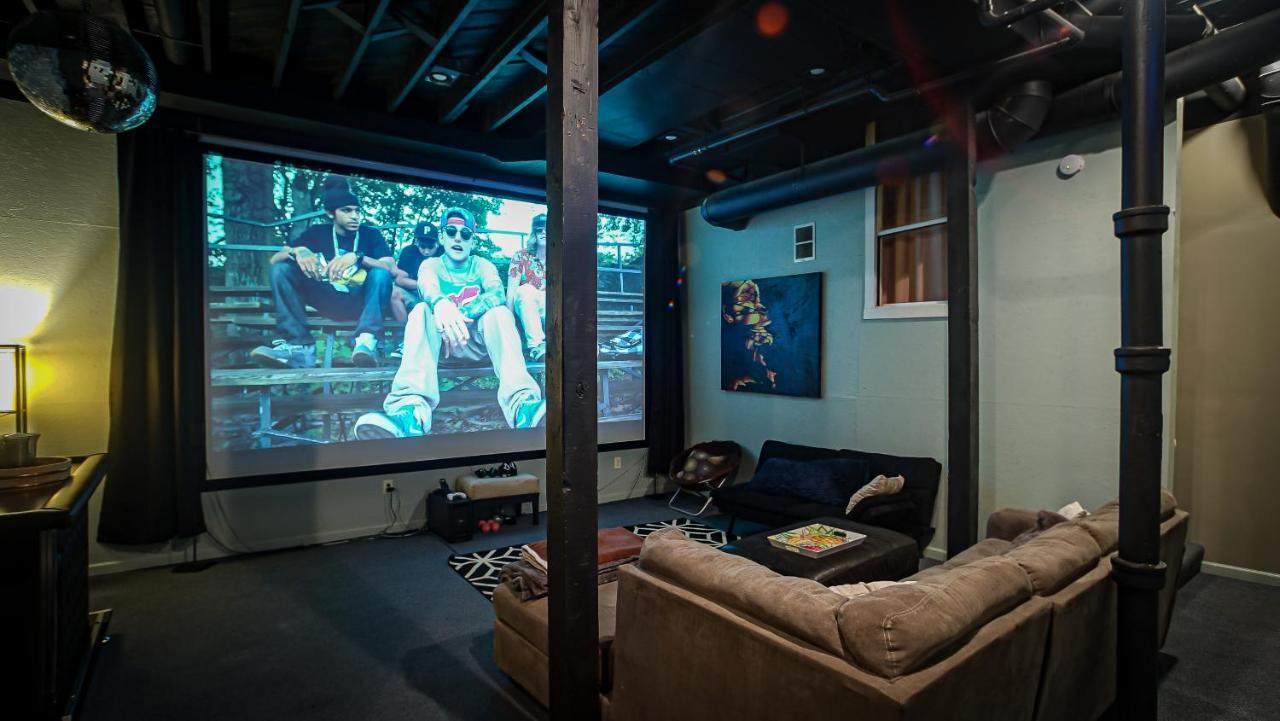 160inch Movie Theater- Great For Movie Night! Holiday home *