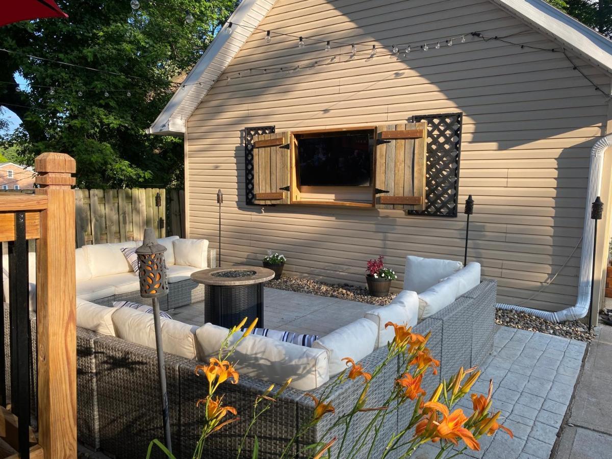 Holiday home 160inch Movie Theater- Great For Movie Night! *
